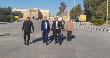 محافظ شمال سيناء يتفقد معبرى رفح والعوجة لمتابعة دخول المساعدات لغزة