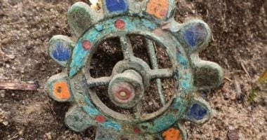 اكتشاف بروش نادر متعدد الألوان من العصر الرومانى فى بولندا