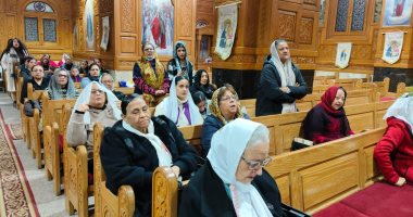 أقباط بورسعيد يؤدون صلوات رأس السنة بكنيسة الأنبا بيشوي.. صور