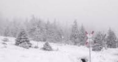 ابق فى منزلك.. بولندا تعلن الطوارئ مع تساقط الثلوج وإغلاق المطارات