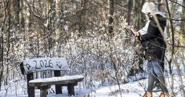 المجر تكتسى بالأبيض.. والسياح يستمتعون بسحر التزلج على الجليد