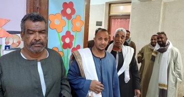 انتظام التصويت بالانتخابات وطوابير على لجنة 20 بأسوان.. فيديو