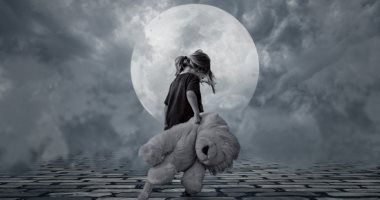 تفسير حلم الغيوم حول القمر.. مشاعر مخفية داخل النفس