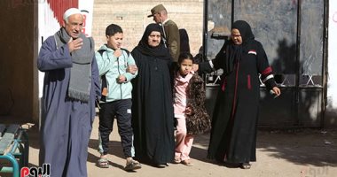 إقبال متزايد على لجان إعادة انتخابات مجلس النواب فى العياط