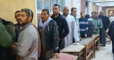 5 مشاهد تلخص اليوم الأول من جولة الإعادة فى انتخابات مجلس النواب بالهرم.. المرأة تتصدر المشهد وكبار السن يتحدون البرد وسط تأمين مُحكم.. والمواطنون من مختلف الأعمار يمارسون حقهم الانتخابى فى الساعات الأخيرة