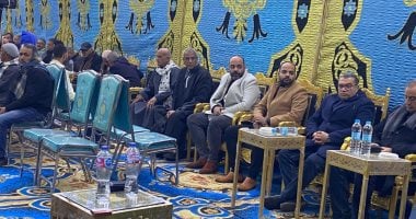 عزاء شقيق الموسيقار عمار الشريعى فى سمالوط بالمنيا.. صور