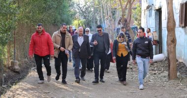 رئيس شركة مياه القليوبية يتفقد مناطق غير مخدومة بالصرف الصحي بطوخ