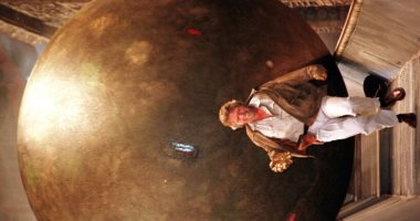 موظف يمنع وصول صخرة للجمهور بإحدى منتزهات ديزنى.. فيديو