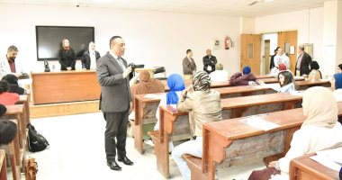 عميد آداب طنطا يتفقد امتحانات الفصل الدراسي الأول للأقسام الأكاديمية 