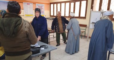 كبار السن يزينون اللجان بجولة إعادة انتخابات مجلس النواب فى الوراق.. صور