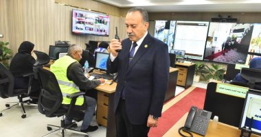 محافظ أسيوط يتابع جولة الإعادة بانتخابات النواب من غرفة العمليات المركزية
