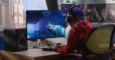 قبل إجازة نصف السنة.. اعرفى مخاطر الألعاب الإلكترونية على أولادك