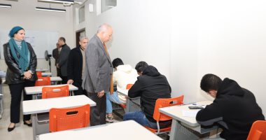 رئيس جامعة المنصورة الأهلية يتفقد امتحانات الفصل الدراسي الأول