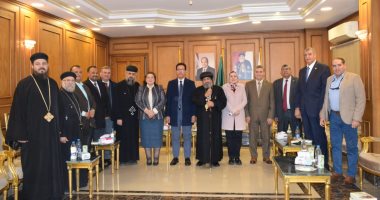 رئيس جامعة بنها يقدم التهنئة للأخوة المسيحيين بعيد الميلاد المجيد