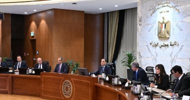 رئيس الوزراء يتابع تيسير الإجراءات وتسهيل دخول السائحين