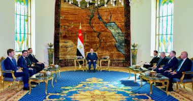 الرئيس السيسى يستقبل وفد فيفا فى إطار الجولة الترويجية لكأس العالم.. صور