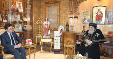 وزير الثقافة يقدم التهنة بعيد الميلاد للبابا تواضروس.. صور