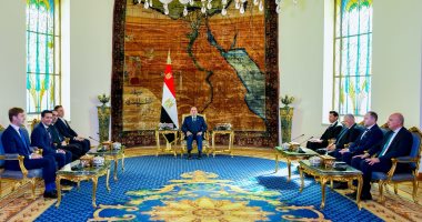 فيفا يشيد بالبنية التحتية الرياضية فى مصر وخبرتها لتنظيم البطولات العالمية.. صور 