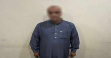 وزارة الداخلية تضبط شخص يوزع أموالا بمحيط لجان أسوان   