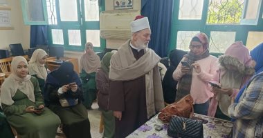 رئيس منطقة سوهاج الأزهرية يتفقد امتحانات المنصة اليابانية بالمعاهد