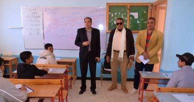 وكيل تعليم جنوب سيناء يتفقد امتحانات النقل ويشدد على منع الهواتف المحمولة