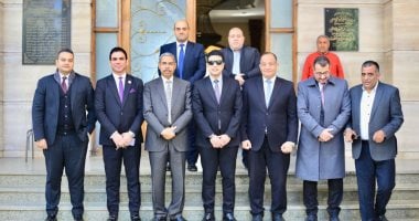 نائب محافظ سوهاج يزور نادي القضاة ويهنئ مجلس الإدارة الجديد.. صور