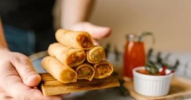 طريقة عمل لفائف البطاطس بالدجاج والخضار 