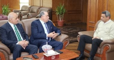 نقيب المحامين يلتقى محافظ السويس لبحث إنهاء أزمة أرض ملاعب النقابة الفرعية