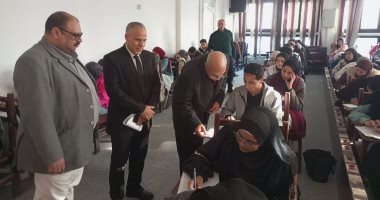 نائب رئيس جامعة دمنهور يتفقد سير امتحانات الفصل الدراسي الأول بعدد من الكليات