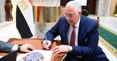 السيد القصير لـ«اليوم السابع»: انتهت وظيفتى كوزير وبدأت مسؤولية التشريع.. البرلمان ليس تشريفا بل عبء وطنى ثقيل.. الإدارة المحلية والدعم النقدى والتوسع فى التشريعات المرتبطة بالعدالة الاجتماعية على رأس أولوياتنا