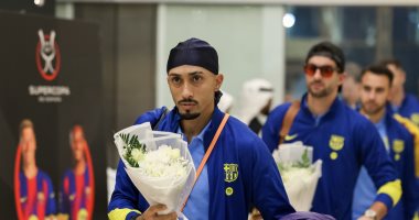 رافينيا يصل مع برشلونة الي السعودية