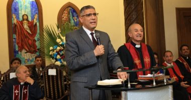 محافظ الجيزة يزور الكنيسة الإنجيلية للتهنئة بعيد الميلاد المجيد