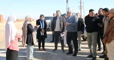 محافظ الوادي الجديد يتابع أعمال الإنشاءات بمركز إنتاج الحرير الطبيعي بالخارجة