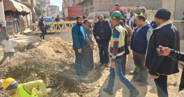 رئيس مياه سوهاج يتفقد أعمال إصلاح هبوط شارع أحمد عرابى بمدينة طما