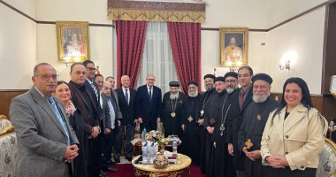 مطران بورسعيد يستقبل وفد الغرفة التجارية لتقديم التهنئة بعيد الميلاد.. صور