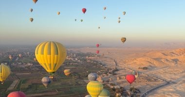 سماء البر الغربى تشهد تحليق 45 رحلة بالون طائر تقل 1320 سائحا.. صور