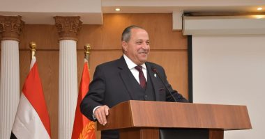 محافظ بورسعيد يهنئ العاملين بديوان المحافظة والأحياء والمديريات بعيد الميلاد