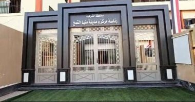 رصف وتركيب بلاط إنترلوك بالشوارع الداخلية بمركز منيا القمح