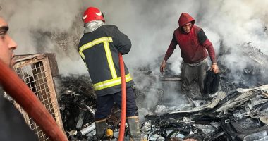 السيطرة على حريق مخزنى خردة فى بولاق أبو العلا دون إصابات.. صور