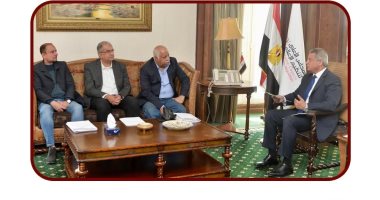 رئيس الأعلى للإعلام يجتمع بأعضاء لجنة صياغة توصيات التطوير