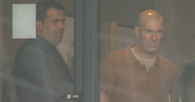 زيدان يواصل دعم نجله لوكا في مباراة الجزائر ضد الكونغو الديمقراطية.. صور