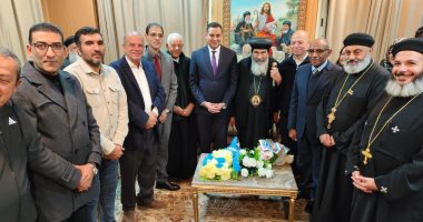 وفد من القيادات التنفيذية يقدمون التهنئة لمطران بورسعيد بعيد الميلاد.. فيديو