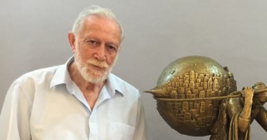 "من النكبة إلى غزة" ريشة الفنان الفلسطينى سليمان منصور تحول الألم إلى أمل.. الحائز على جائزة النيل للمبدعين العرب: اعتمدت على الفحم والحبر للتعبير عن الواقع المرير ولوحة جمل المحامل رمز لأثقال شعب فلسطين