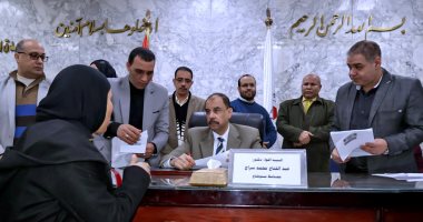 محافظ سوهاج يستمع إلى مطالب وشكاوى المواطنين في اللقاء الجماهيرى