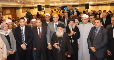 محافظ القليوبية ومدير الأمن يقدمان التهنئة بعيد الميلاد بالكنيسة المطرانية ببنها