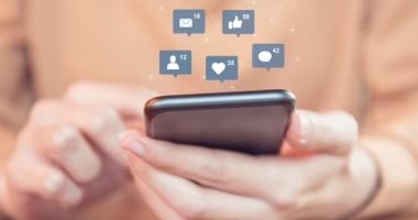 4 أبراج مالهاش فى السوشيال ميديا.. برج الثور يفضل العلاقات الحقيقية