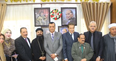 قيادات تعليم سوهاج يشاركون الأخوة الأقباط احتفالات عيد الميلاد المجيد