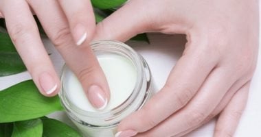 وصفات طبيعية لترطيب اليدين فى الشتاء.. خليها روتين ثابت فى يومك