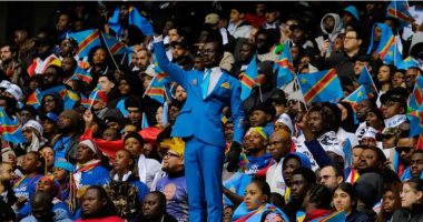 دموع وفخر.. مشجع الكونغو يسرق قلوب الملايين فى أمم أفريقيا 