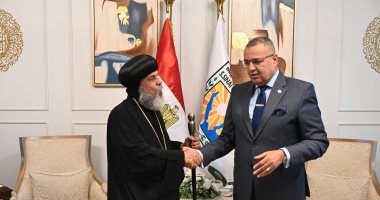 محافظ جنوب سيناء يهنئ الأقباط بعيد الميلاد ويتبادل التهانى بالعام الميلادى الجديد